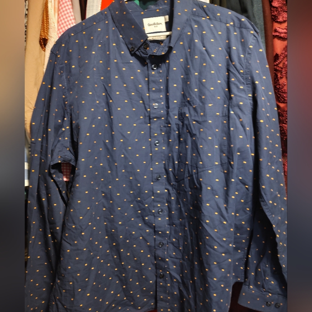 Bundle 2 XXL men's shirts